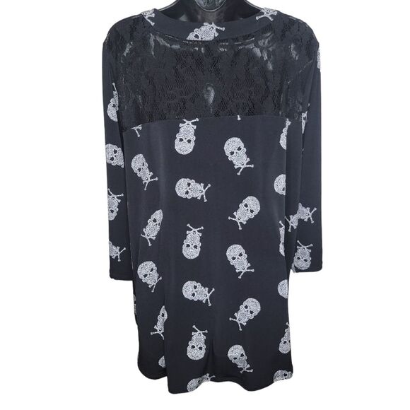Torrid Studio Knit Skull Lace Yoke Harper top blouse Size 2/2x - Picture 3 of 7